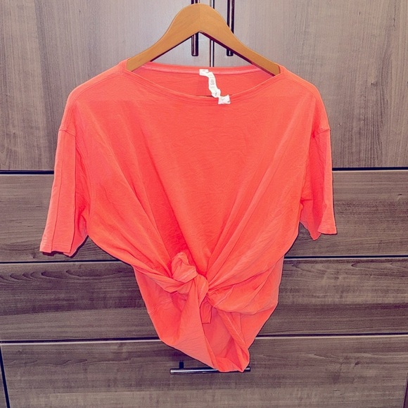 Lululemon peach women’s T-shirt size 8 - Picture 1 of 6